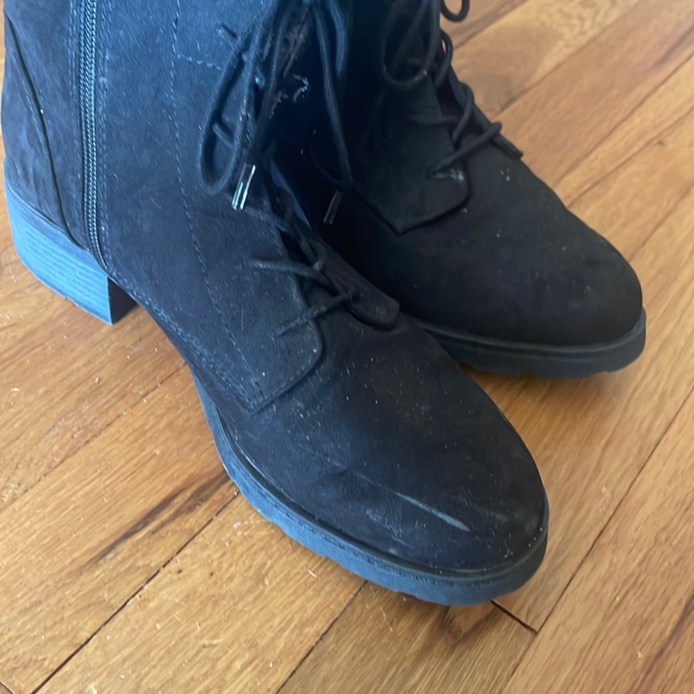 Woman’s boots - Picture 3 of 3